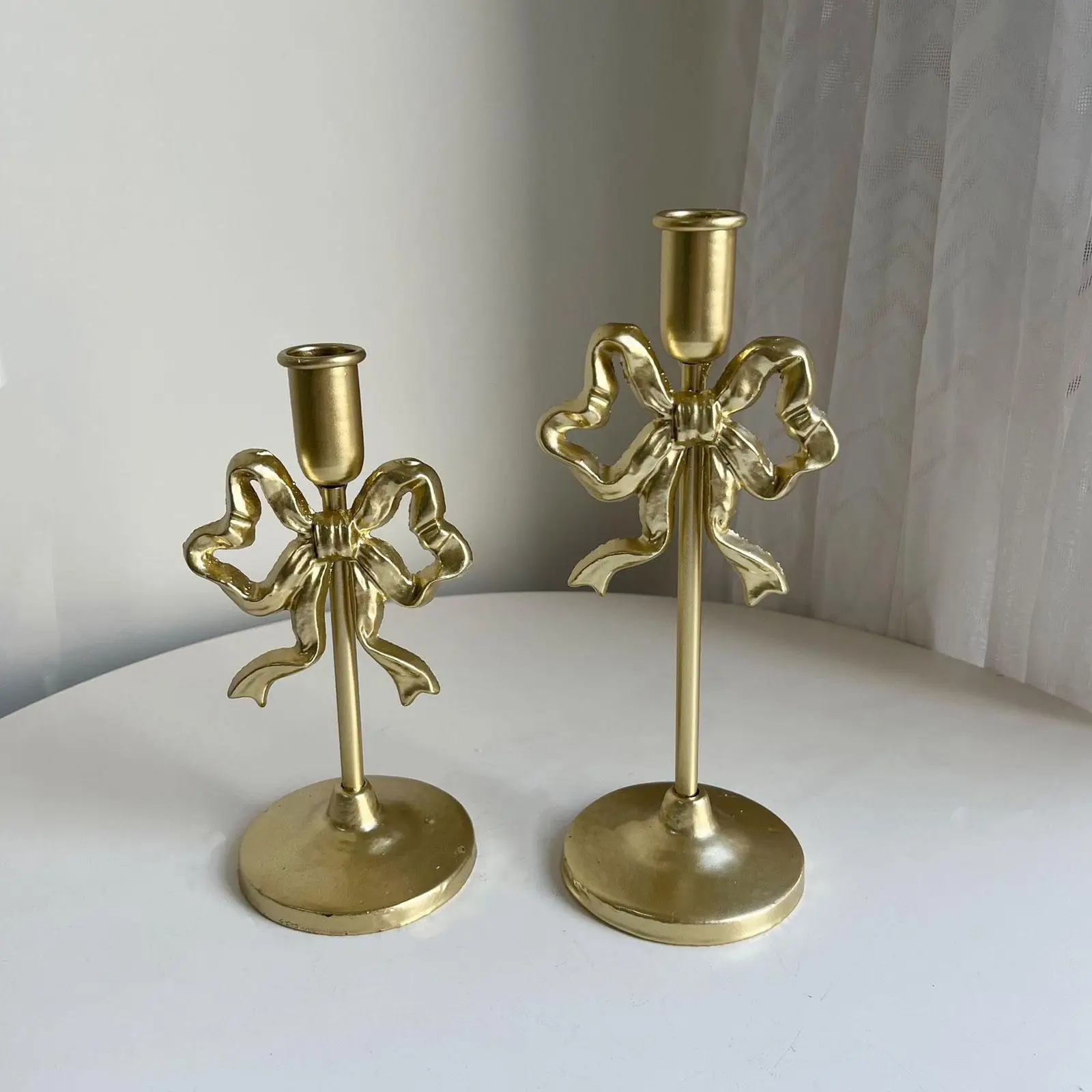 Dekorativer Goldener Schleifen-Kerzenhalter-Set aus Eisen als Tischdekoration für Partys und Festliche Heimdekoration