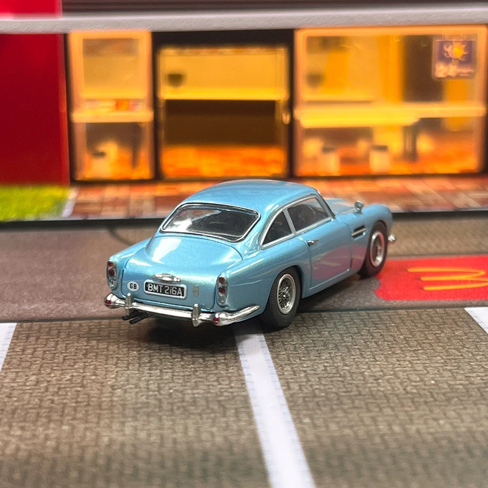 DCM 1:64 DB5 modèle de voiture moulé sous pression
