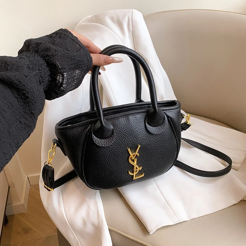 

Retro-Inspired Leather Messenger Bag - Elegant Crossbody Tote for Women with Unique Solid Color & Gold Hardware