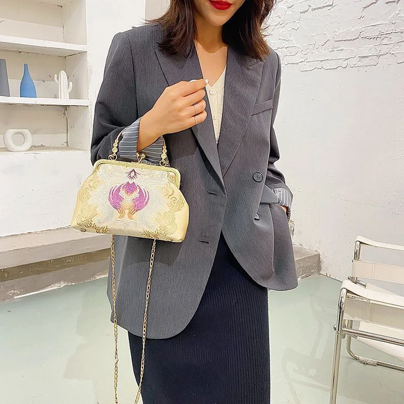 New Women's Casual Cheongsam Bag Vintage Buckle Shell Shoulder Bags 2023 Fashion Travel Handbag Makeup Storage Package Wallet