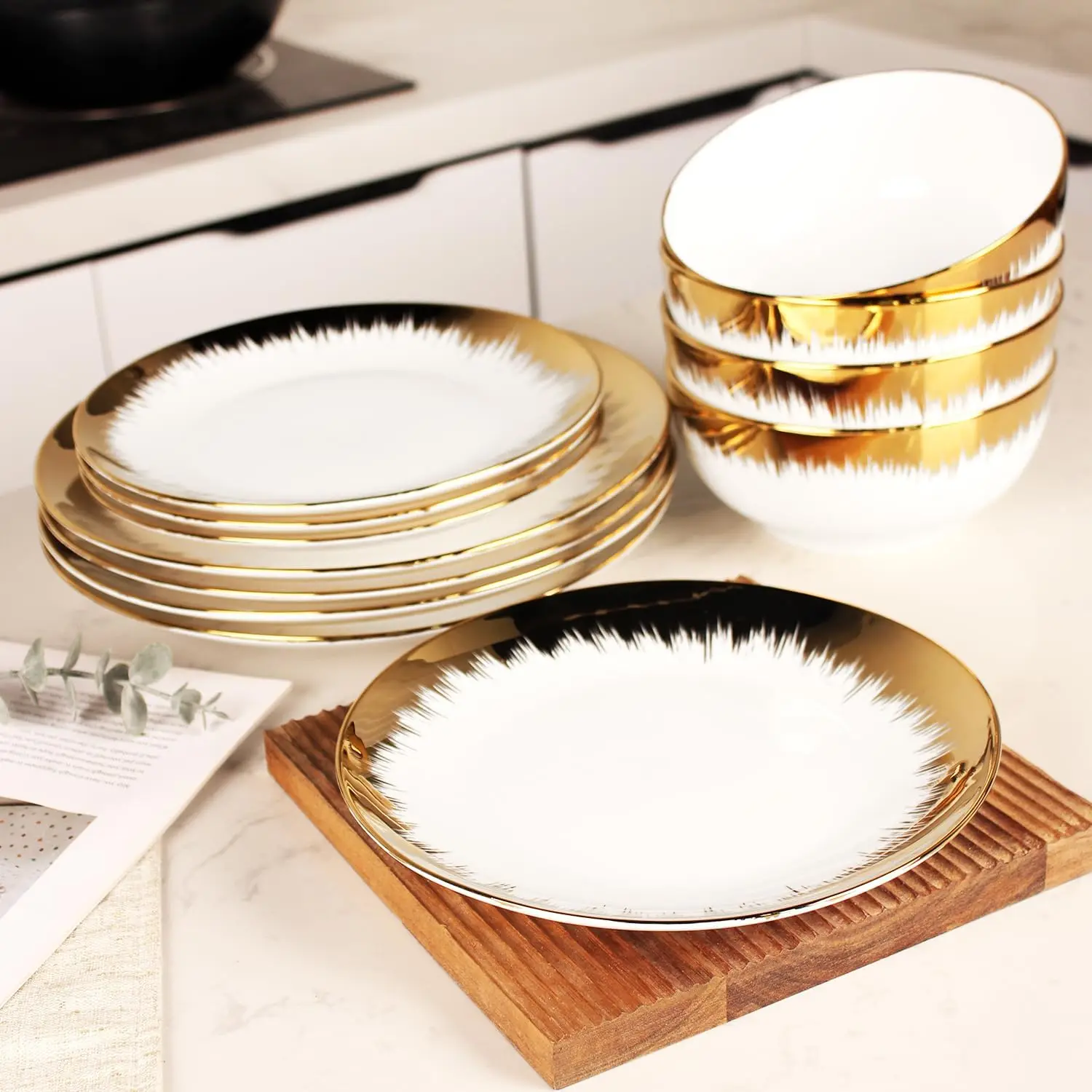 أطقم أواني الطعام (12 قطعة) تستخدم لـ 4 أشخاص، أواني طعام حديثة، أطباق وأطباق ذات حافة مذهبة مع طبق عشاء صغير مقاس 8.3 بوصة مقاس 10.2 بوصة
