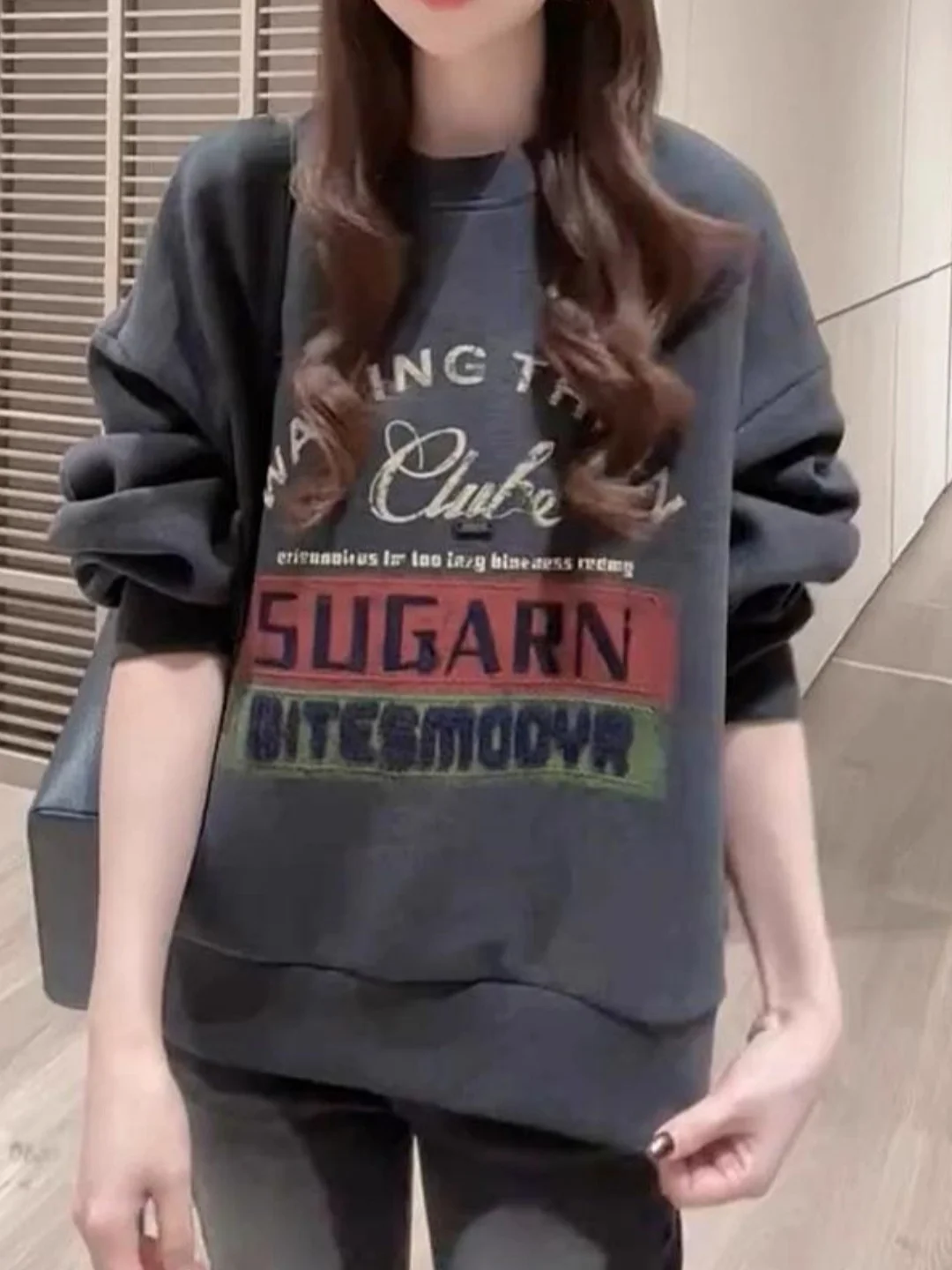 

Свободный свитшот с круглым вырезом для женщин больших размеров, осенняя новинка, с буквенным принтом, длинный рукав, удобный, модный, больших размеров