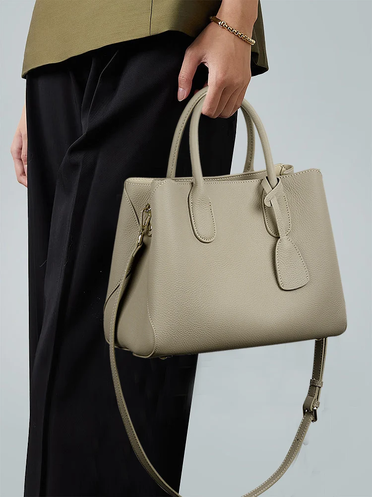 2023 New Genuine Leather Large Capacity Handbag Women\'s Textured Commuter Crossbody Bag Luxury Designer Solid Color Banquet Bag