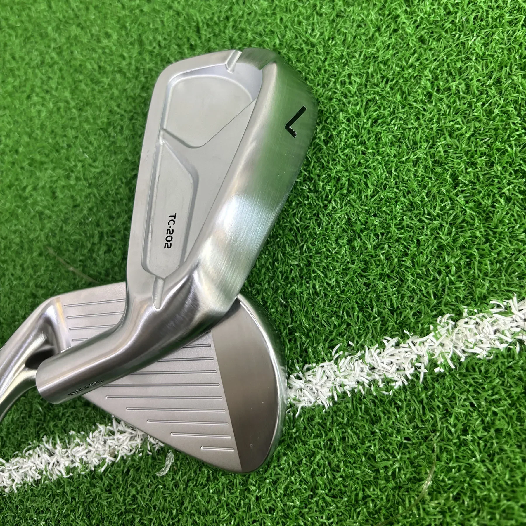 طقم مكاوي جولف TC-202 مكاوي كربون فضي مزورة # 4-PW (7 قطع) مع عمود جولف من الفولاذ والجرافيت للرجال #5