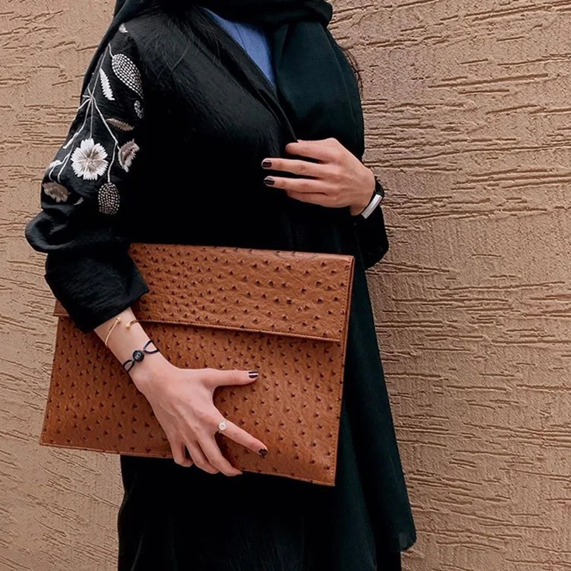 New Envelope Clutch Bags for Women 2026 Fashion Designer Ostrich Pattern Laptop Pouch Female Trendy Macbook Notebook Bag