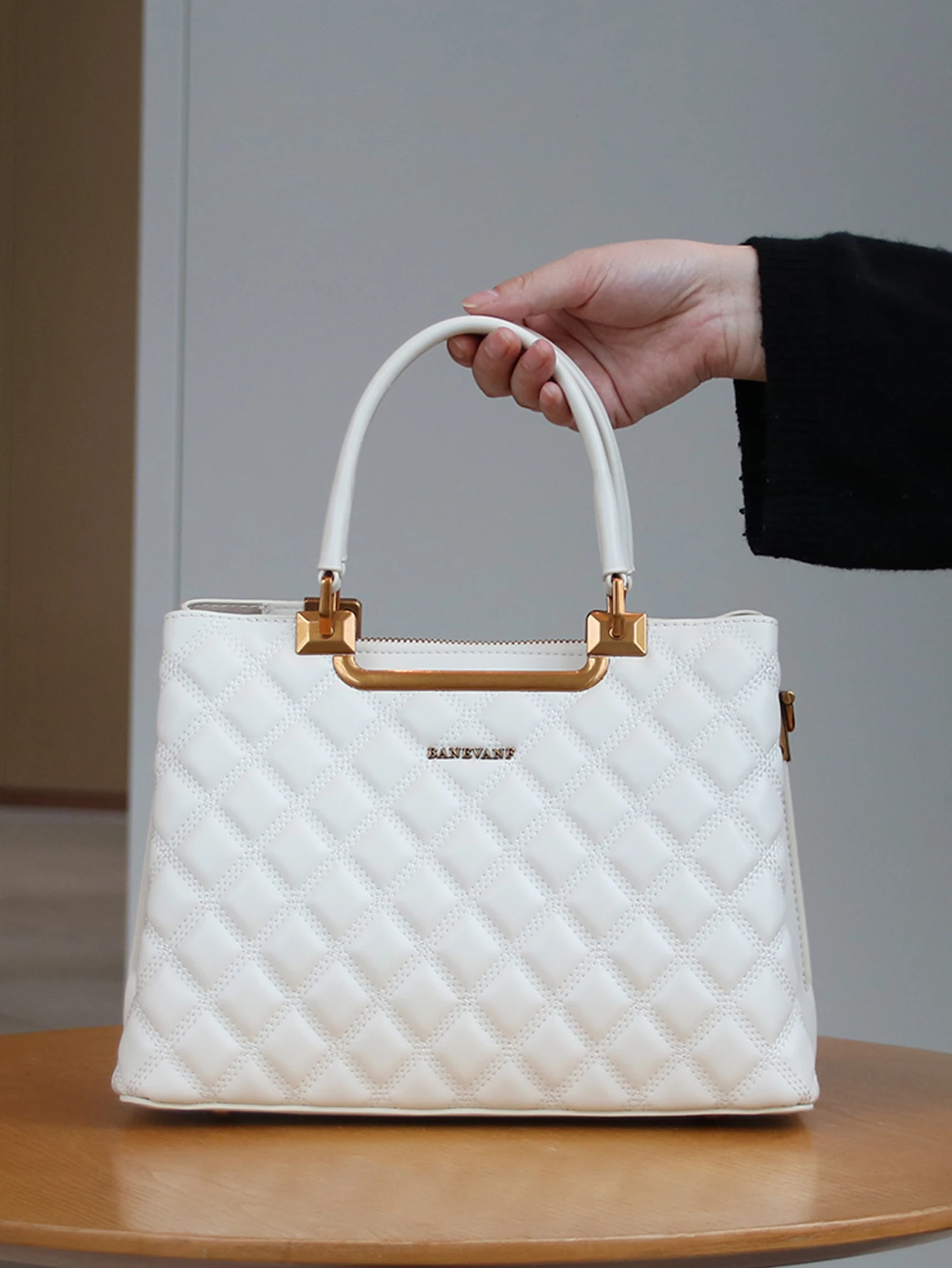 2025 new fashion rhombus design advanced sense portable tote bag light luxury temperament middle-aged mother handbag heavy indus