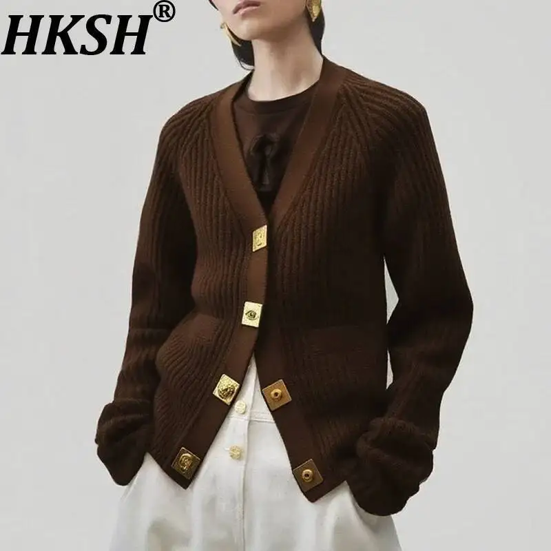 

HKSH Autumn Winter New Women Sweater V-neck Square Metal Buttoned Solid Color Pockets Knitted Gardigan Elegant Chic Coat HK13906