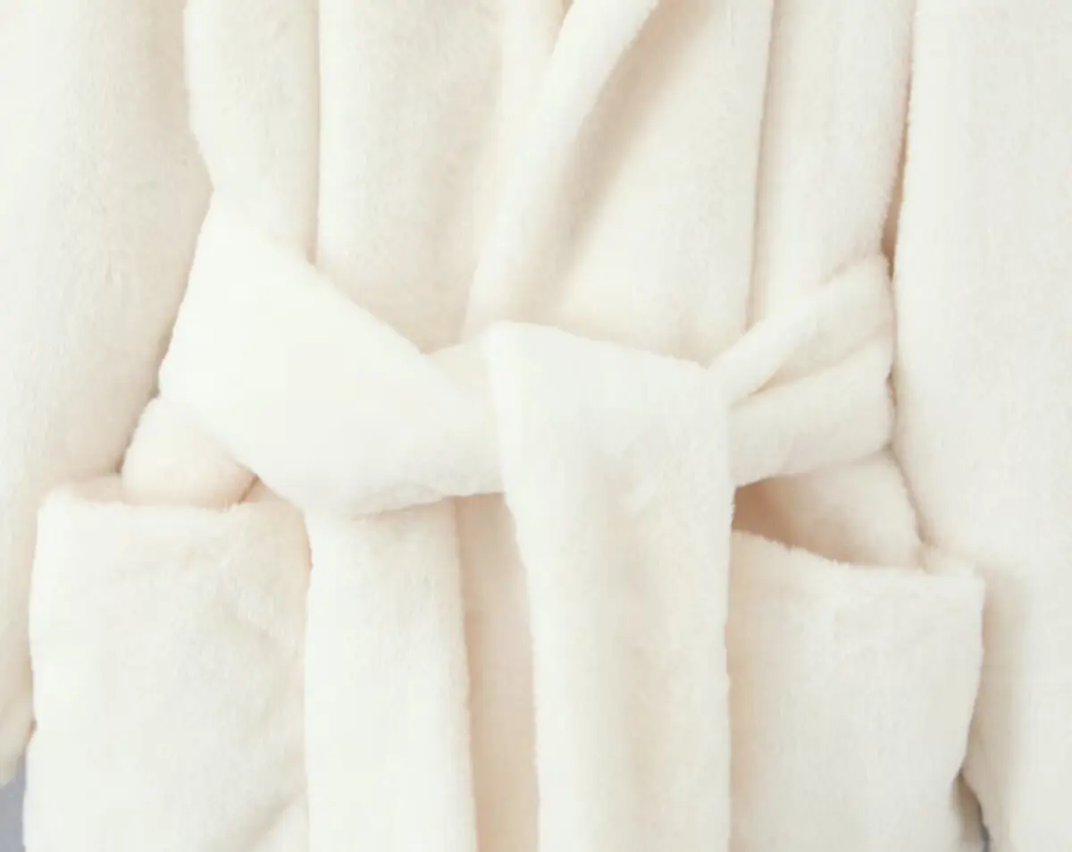 Płaszcz zimowy Maxdutti, kurtka damska, odzież damska, topy, vintage, minimalistyczny, biały płaszcz z kapturem z imitacji futra królika