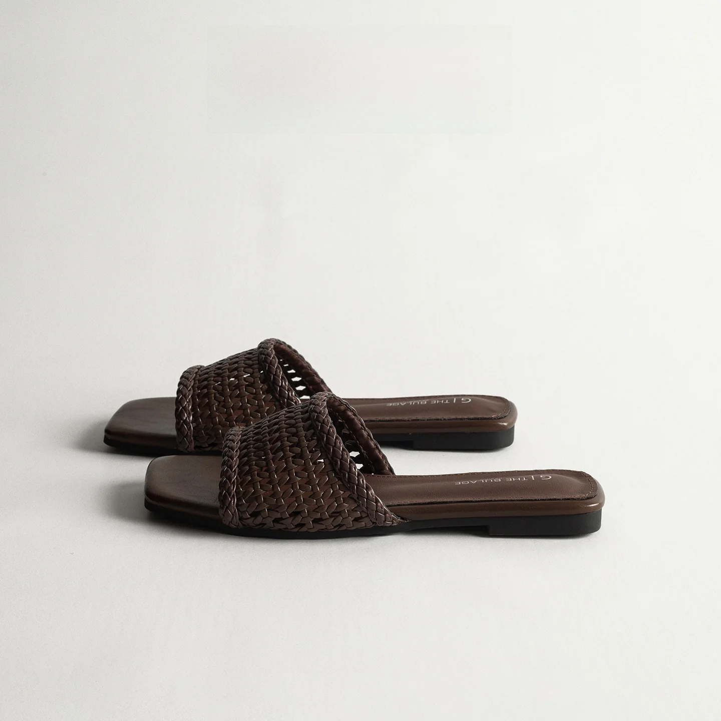 

Woven Roman Style Flat Heel Women's Sandals Summer Outdoor Fashionable Slip-On Anti-Slip Comfortable Leather Slippers