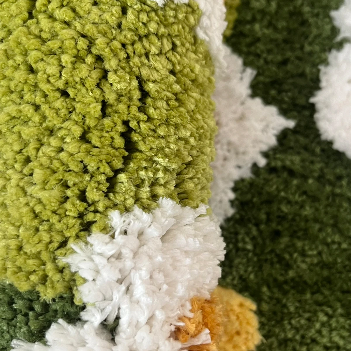 LAKEA Daisy Floral Rug, Organic Shaped Tufted Non-Slip Mat, Green Cottagecore Style for Living Room