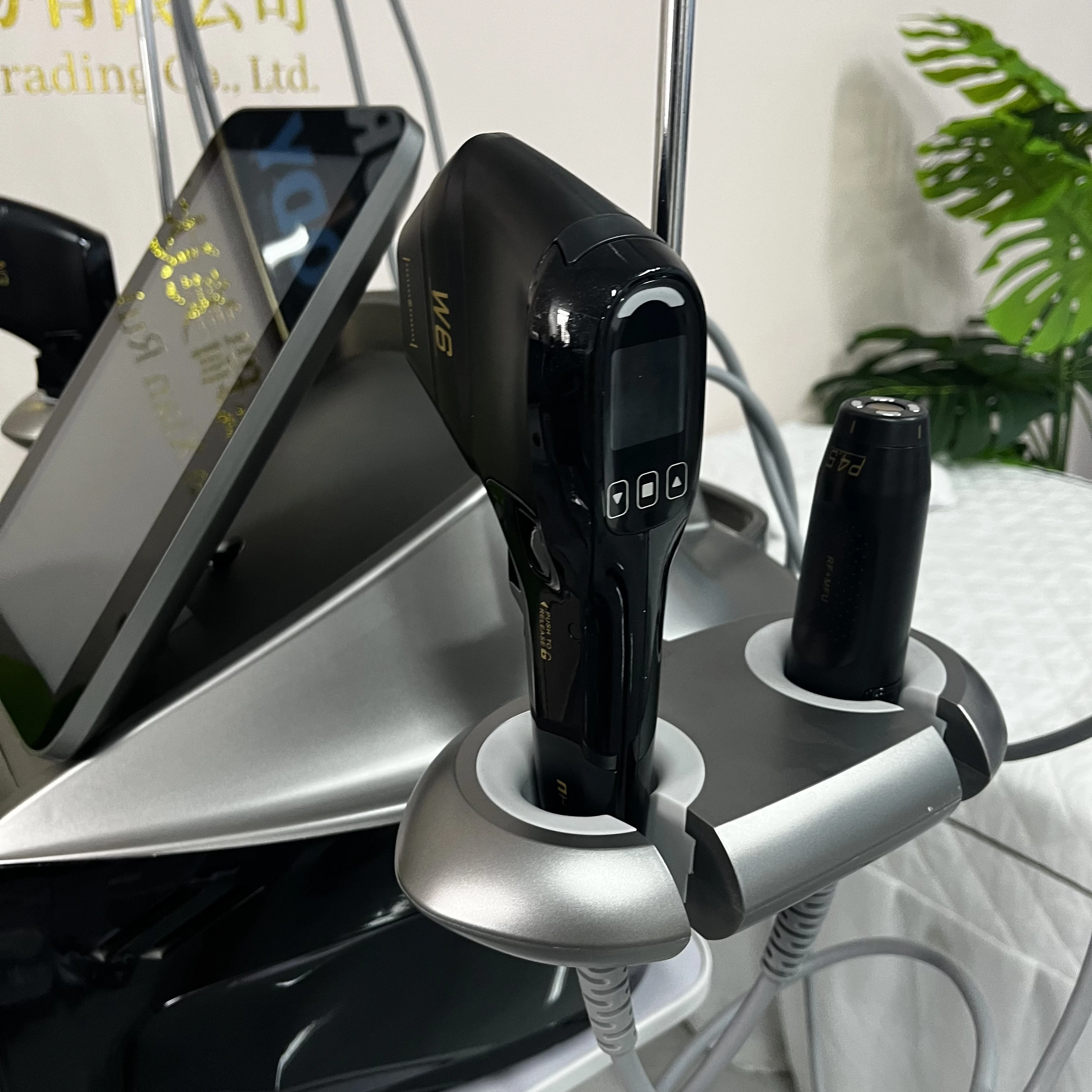 

Gold 4-in-1 Ultrasonic RF Beauty Device Facial Laxity Lines Removal Skin Rejuvenation Fat Melting Professional Salon Equipment