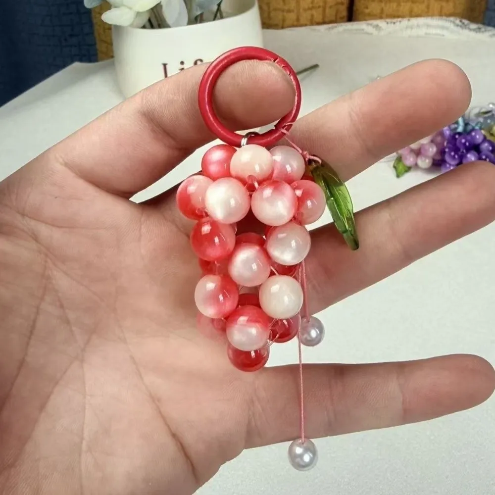 Niedlicher Schlüsselanhänger aus Legierung in Traubenform, glasierter Mini-Frucht-Schlüsselring, leichter Perlen-Taschenanhänger für Damen – Detail 11