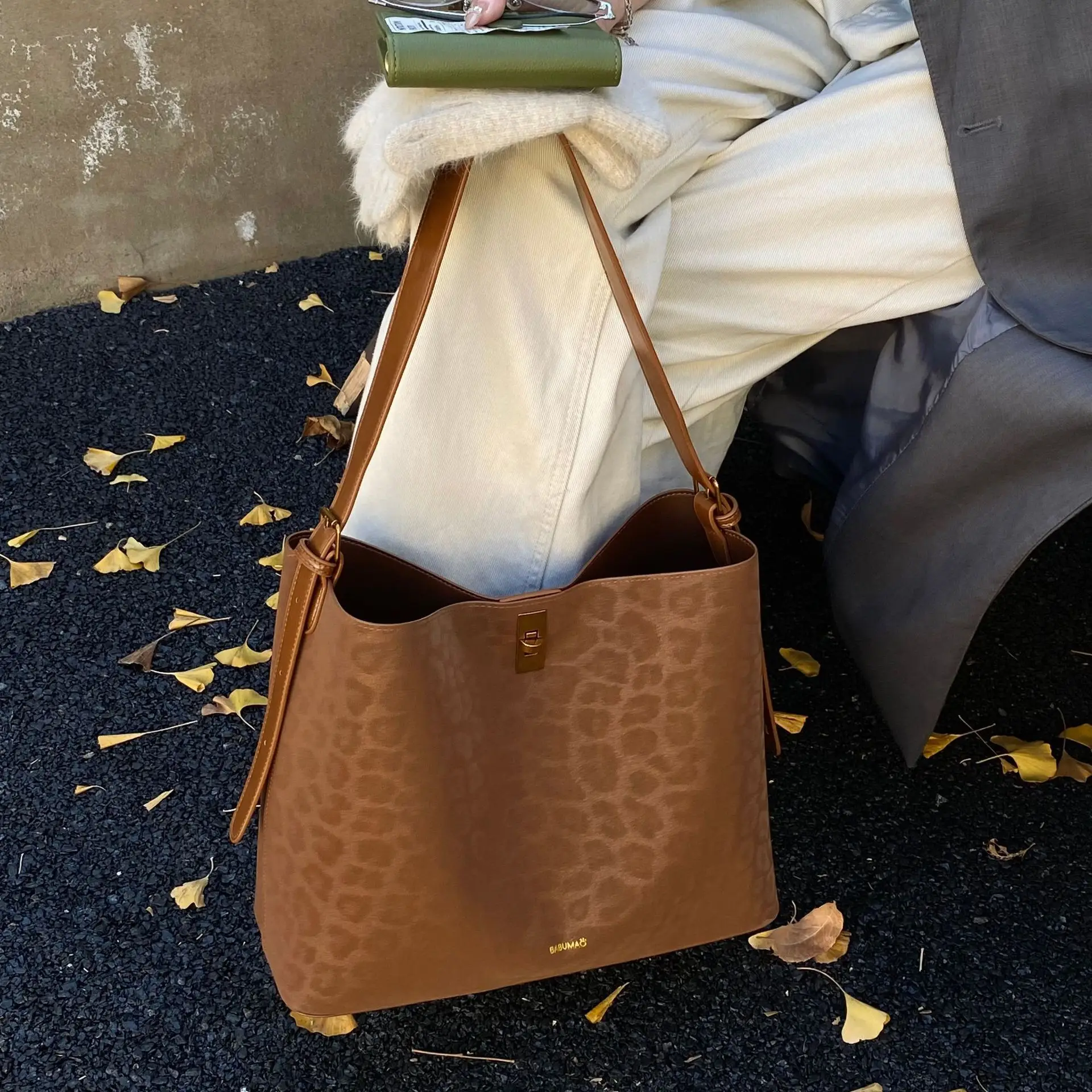 

2025 New Animal Print Tote Bag for Women, Very Spacious Shoulder Bag, Casual Chic and Practical Purse, Roomy & Versatile​