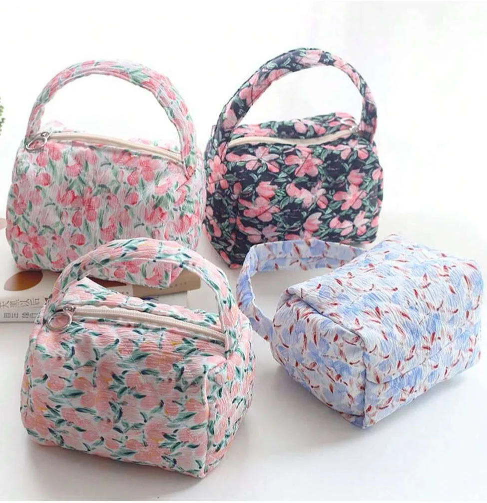 Storage Organizer Floral Puffy Quilted Makeup Bag Flower Cosmetic Pouch Large Travel Cosmetic Bag Makeup Accessory Wrist Bag