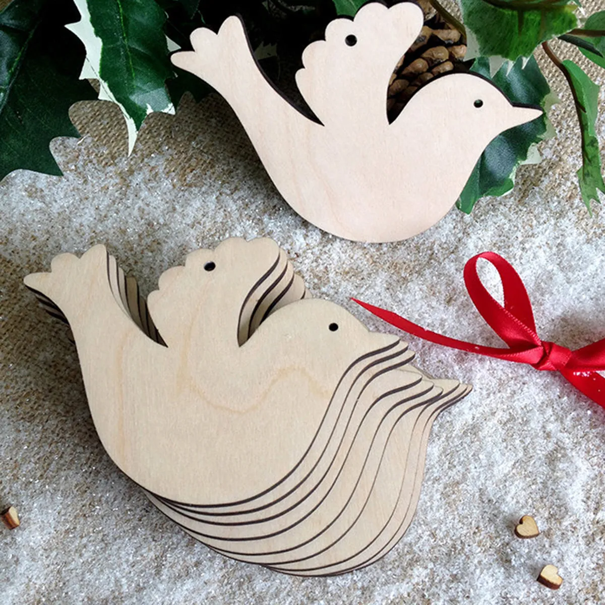 10Pcs Wooden Bird Hanging Sign Delicate Carved Christmas Tree Ornaments Wall Door Hanging Decoration for Holiday Party DIY