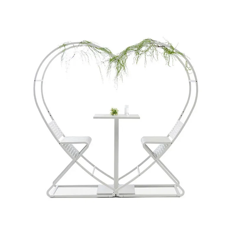 Outdoor hotel B & B scenic spot Internet celebrity heart-shaped bird's nest with night light seaside photo clock in couple