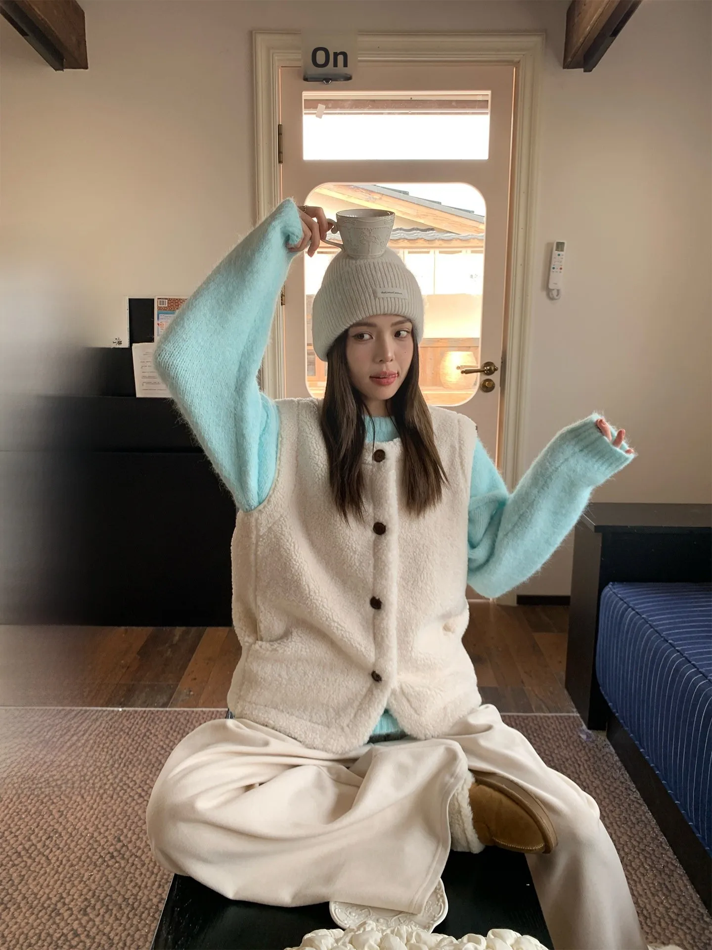 

Женский приталенный жилет из меха ягненка, верхняя зимняя верхняя одежда Sembali Zhezione Beige Color Commute Sle round Ne с застежкой на одной пуговице