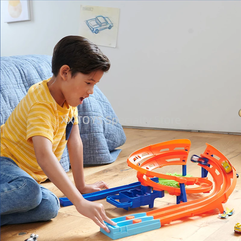 Hot Wheels Action Whip Around Raceway Track Playset with 1:64 Scale Toy Car Boys Athletic Track Playset Birthday Present Set