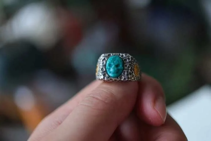 

Certificated 925 Silver Natural Untreated Turquoise Skull Ring Textured Silver Blue Finger Band For Men Vintage Luxury Jewelry