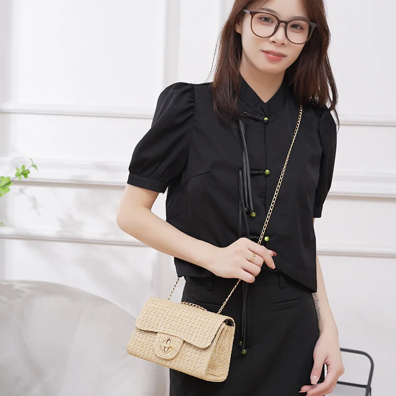 Chain diagonal woven bag 2024 new ladies bags fashionable and versatile woven lock buckle single shoulder small square bag