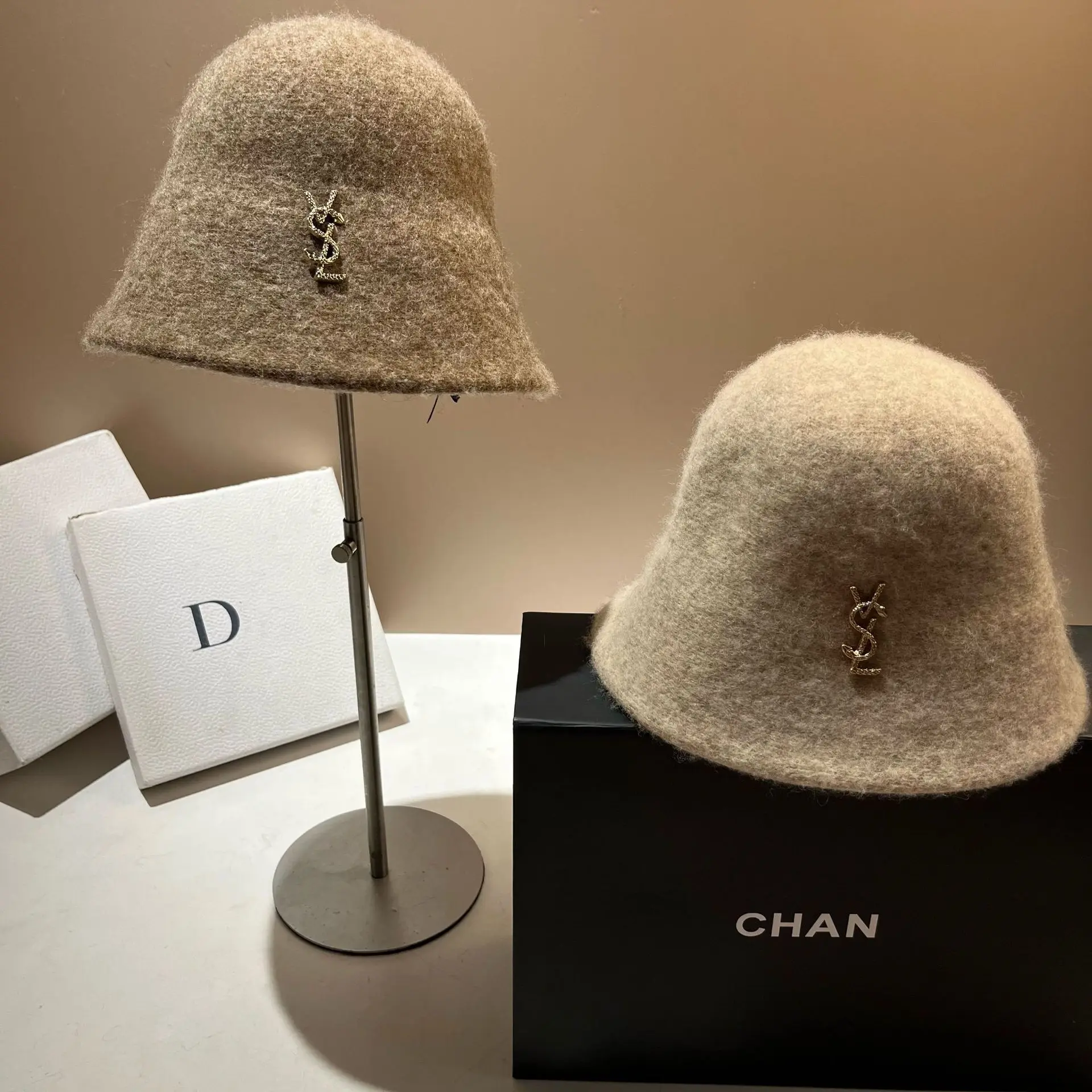 

Женская шляпа-ведро в корейском стиле, утягивающая шапка трапециевидной формы для лица, теплый зимний плюшевый головной убор, японский минималистичный дизайн