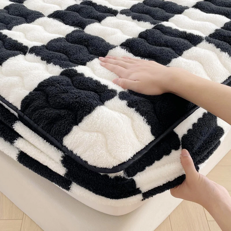 WOSTAR Soft warm plush mattress protector cover winter couple 2 people black white plaid elastic fitted sheet bed protection pad