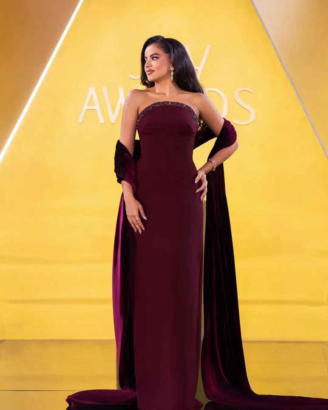 فستان سهرة من Ofherown باللون العنابي بدون حمالات مطرز بالكريستال مع كيب للنساء فساتين حفلات رسمية أنيقة لحفلات الزفاف حسب الطلب #2