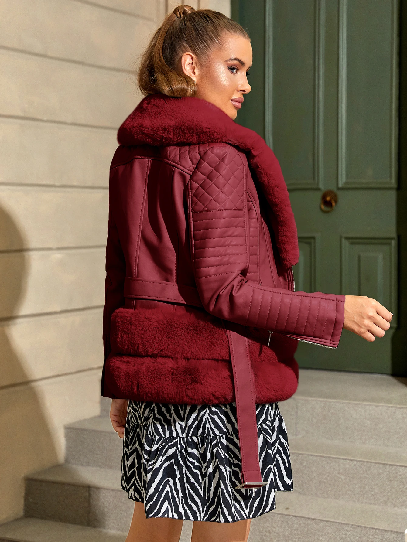 Jaqueta feminina de couro sintético com gola elegante de pele sintética, cinto e estilo vintage quente – perfeita para outono e inverno