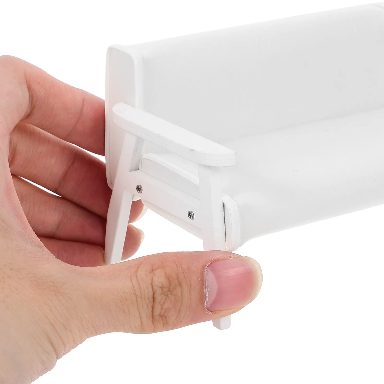 

Миниатюрное кресло-диванчик с изысканной отделкой, обивка из ПУ, деревянный каркас, для миниатюрного домика, декор для рабочего стола