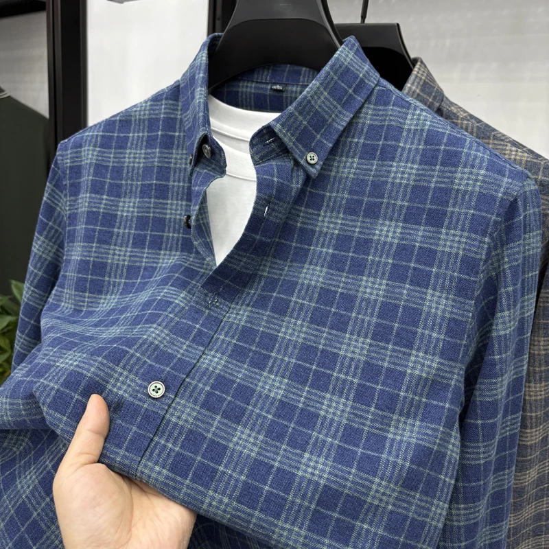 เสื้อเชิ้ตแขนยาวผู้ชาย ผ้าฝ้ายแท้ 100% หนานุ่ม ไม่ต้องรีด ลายสก็อตแบบคลาสสิก รุ่นใหม่ ปี 2025 สำหรับฤดูใบไม้ร่วงและฤดูหนาว