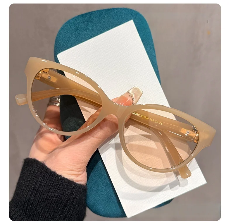 Neue Sonnenbrille im Cat-Eye-Stil mit T-förmigen Bügeln und kleinem Duft für Damen DS-8820 – Detail 10