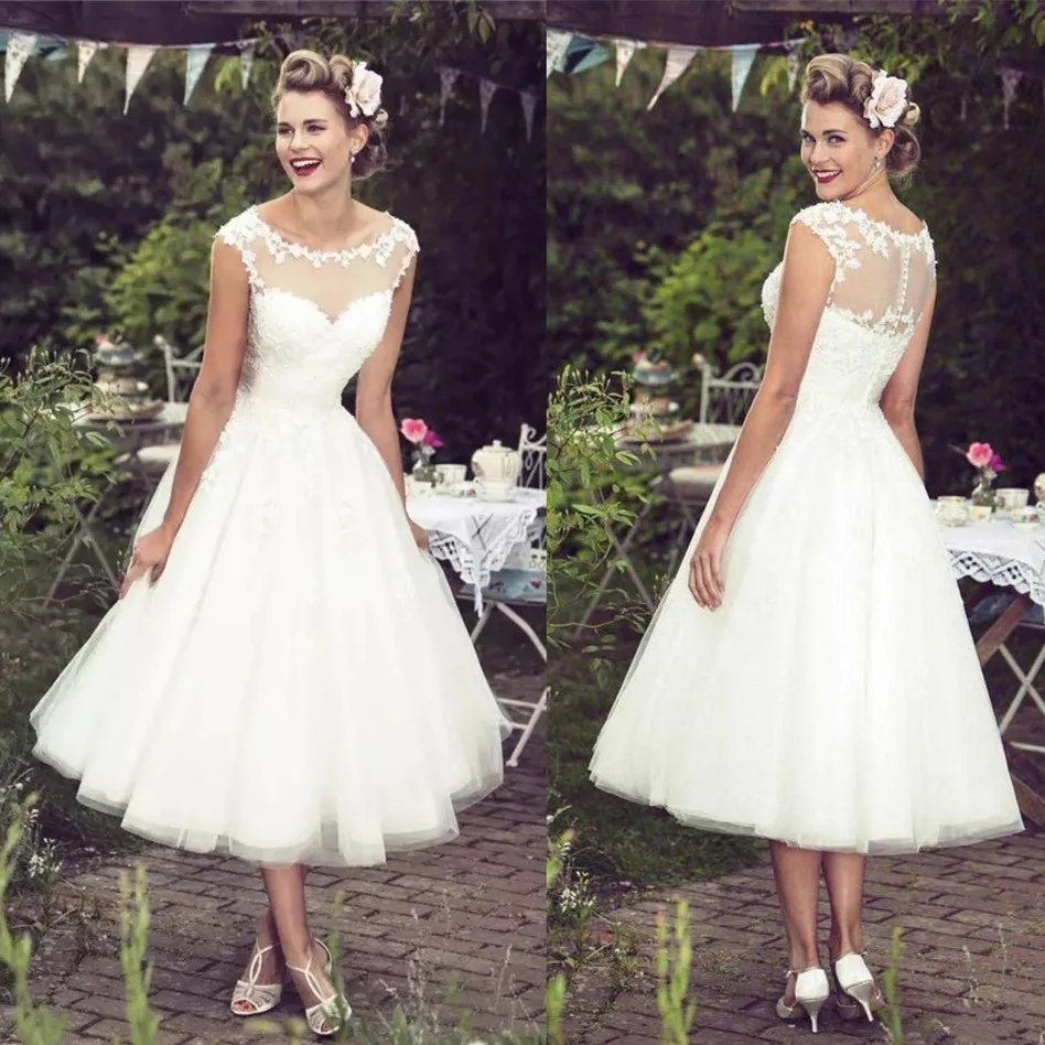 

Vintage Ivory Lace Short Wedding Dress Tea-Length 2023 New Sheer Back Cap Sleeves Plus Size Elegant Garden Wedding Bridal Gowns