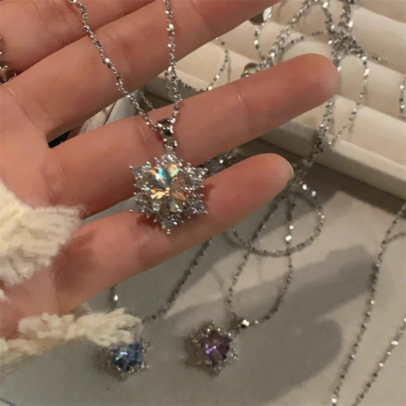 

Trendy Shiny Zircon Snowflake Pendant Necklace for Women Girl Fashionable Personalized Daily Party Jewelry Christmas Gift
