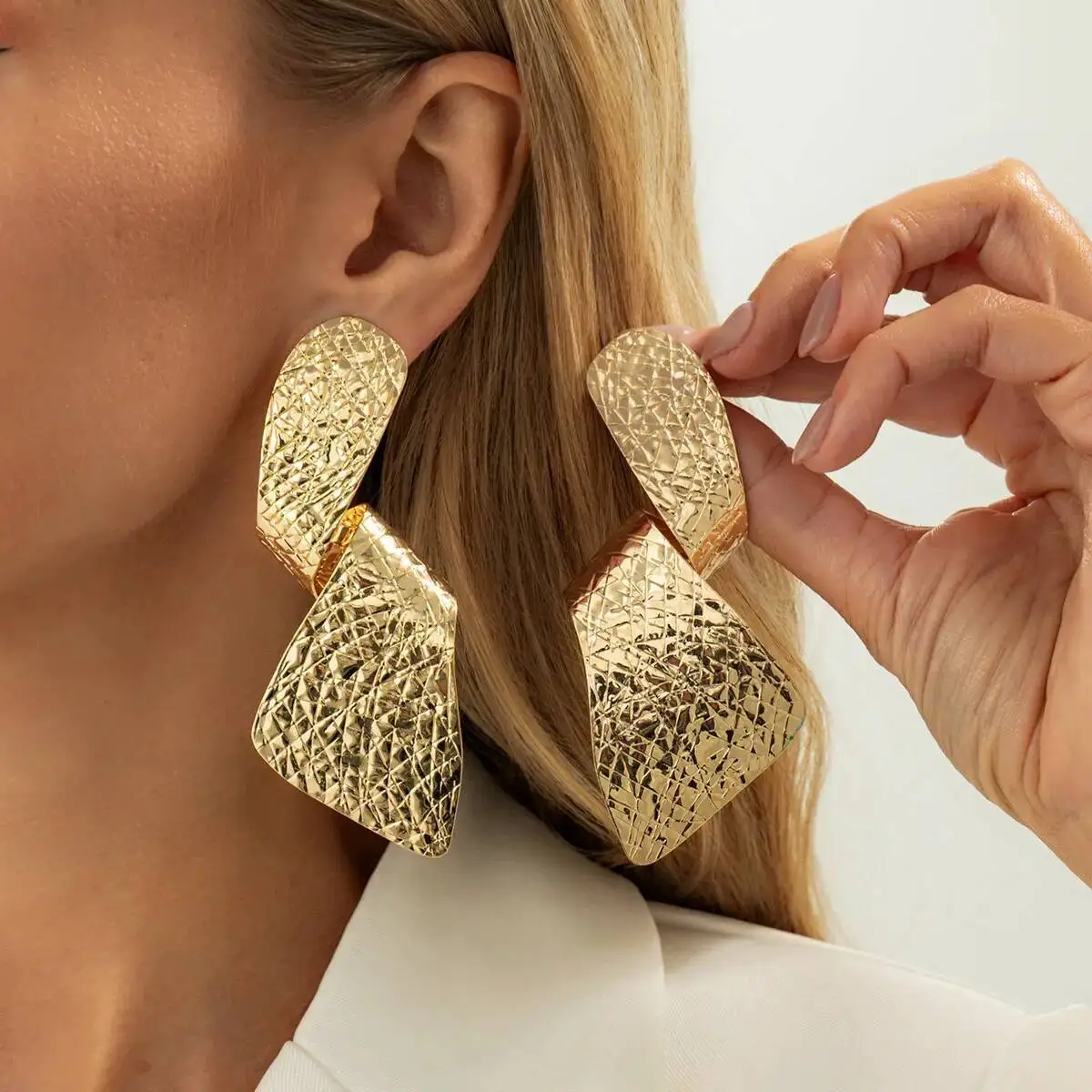 KunJoe Personality Irregular Twisted Pendant Earrings Women Punk Fashion Geometric Big Drop Earrings Party Jewelry Accessories