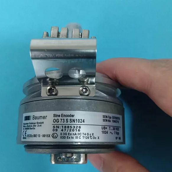 

Brand New Baumer SEW Eurodrive Absolute Sine Encoder 0G73SSN1024,0G 73 S SN1024 Type ES7S/EV7S