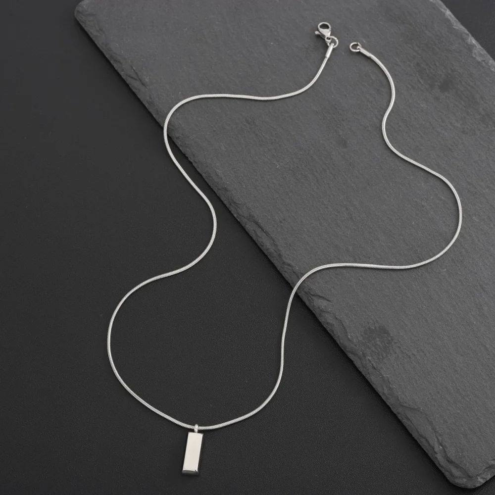 Einfache Herren-Halskette mit quadratischem silberfarbenem Edelstahl-Anhänger, Retro-Schlangenkette, Hip-Hop-Schmuck, Damen-Halskette, Accessoire – Detail 3