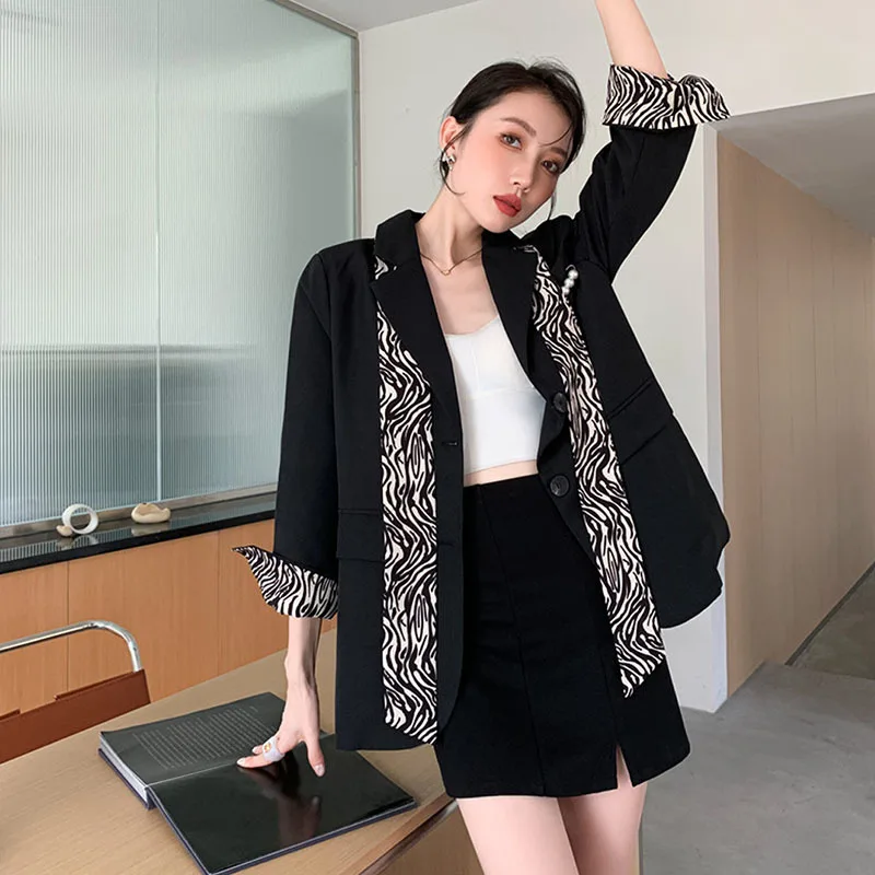 

2023 Spring Autumn Women Casual Apricot Black Thin Blazers With Chic Brooch Loose Long Sleeve Single-breasted Female Suit Jacket