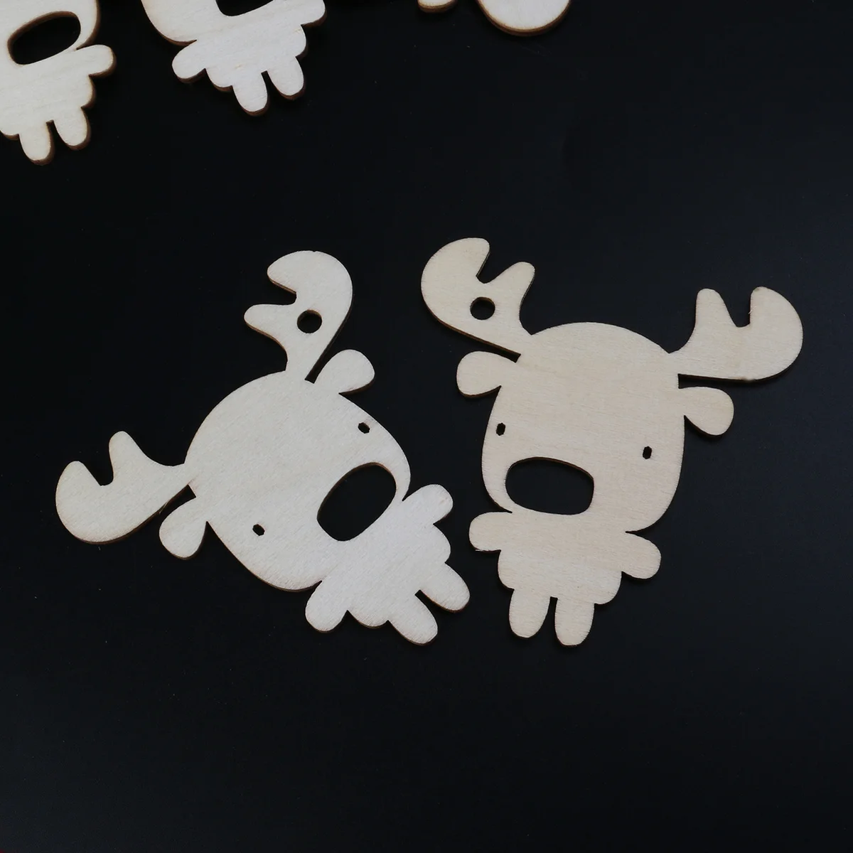 

10Pcs Wooden Christmas Reindeer Pattern Pendant Rustic Embellishments Suitable for Hanging Tags Scrapbooking Craft Decorations