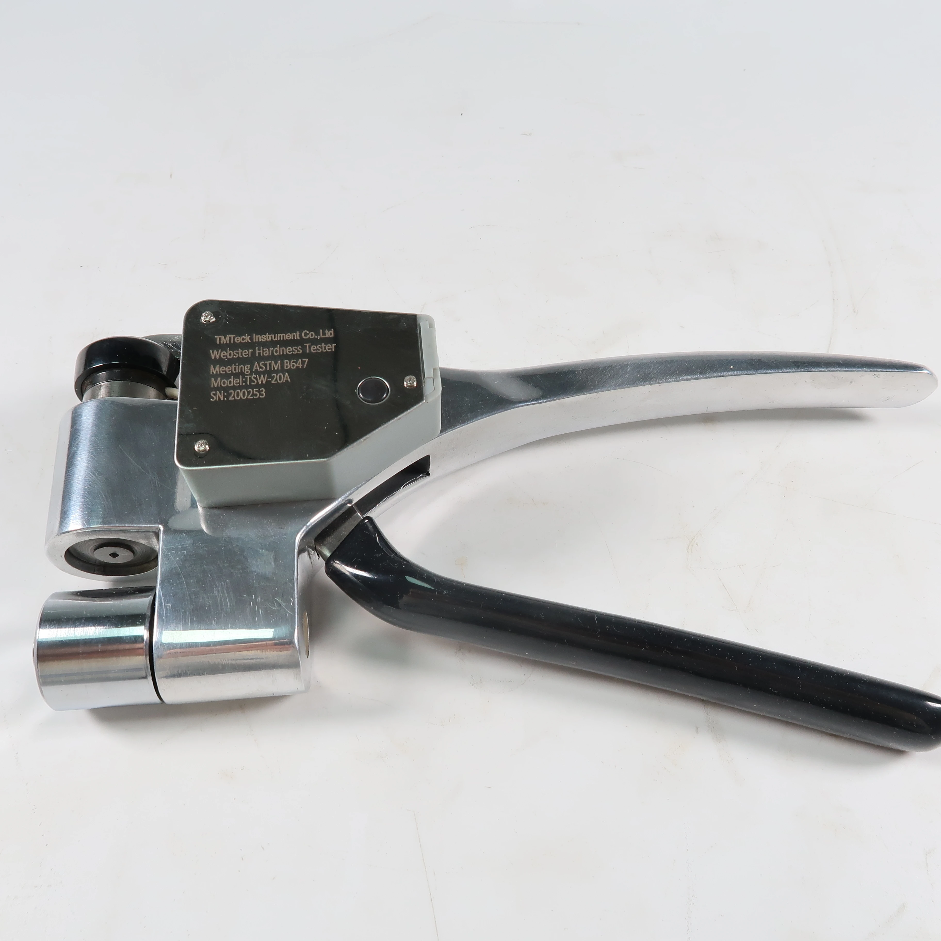 

Quick And Direct Display Of Digital Hardness Values With TSW-20 Series Webster Hardness Tester