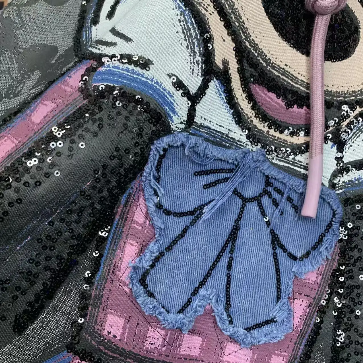 เสื้อฮู้ดขนแกะแบบใหม่สำหรับฤดูหนาวปี 2025 ปักลายหนา ลดอายุ แฟชั่นการ์ตูน เสื้อฮู้ดหลวมๆ สำหรับผู้หญิง เสื้อแจ็คเก็ตผูกเชือก