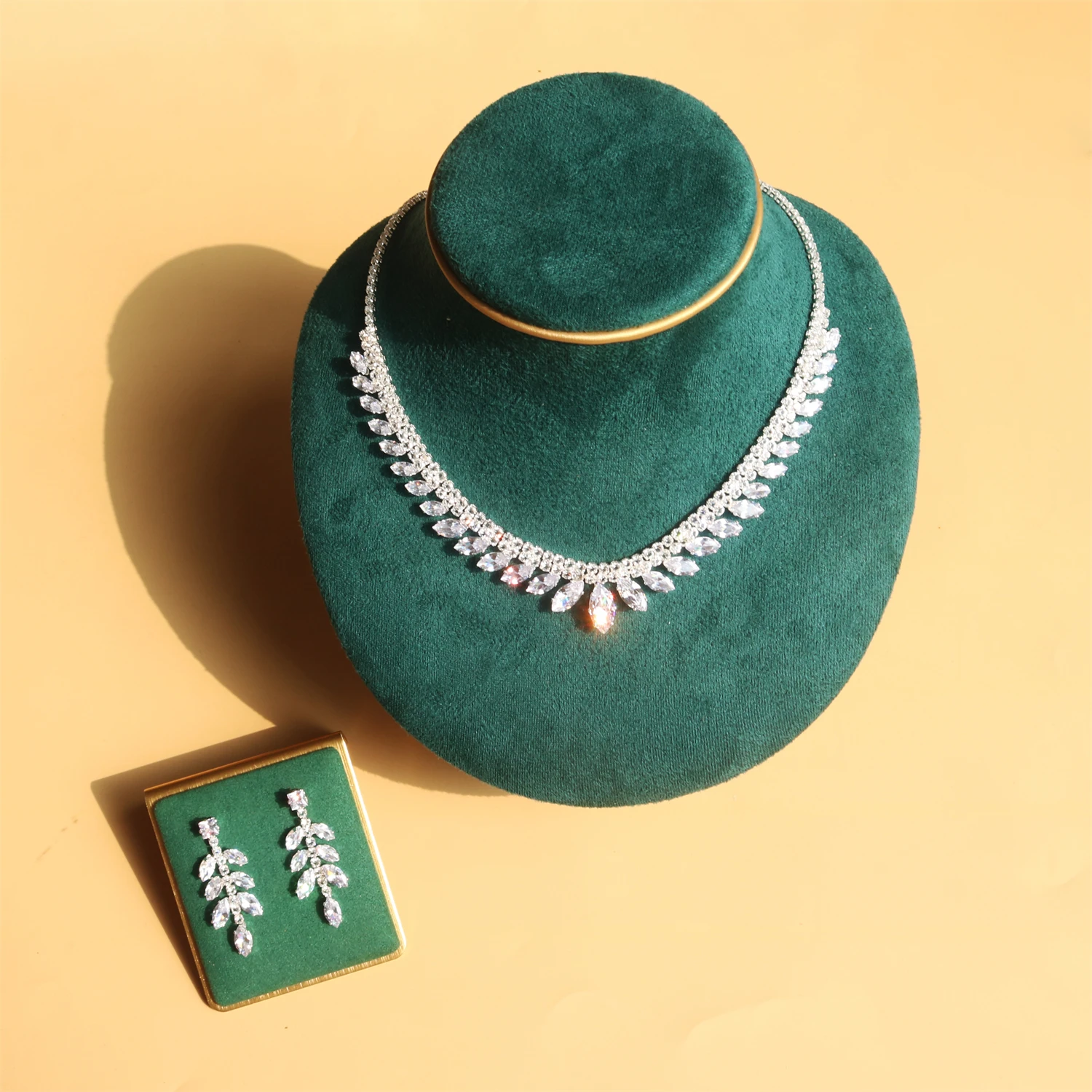Luxuriöser funkelnder Blütenblatt-Anhänger, strassförmige Halskette, Ohrringe, zweiteiliges Set, Schmuck, Braut, Hochzeit, Party, Schmuck