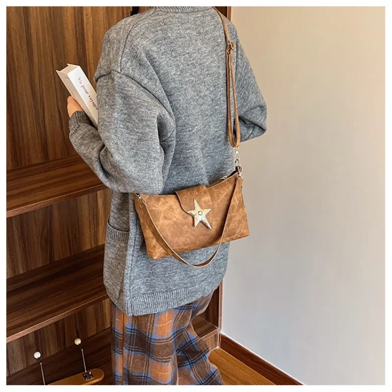 A Retro Texture Underarm Shoulder Bag for Women New Millennium Spicy Girl Waste Star Bag Fashion Versatile Shoulder Bag