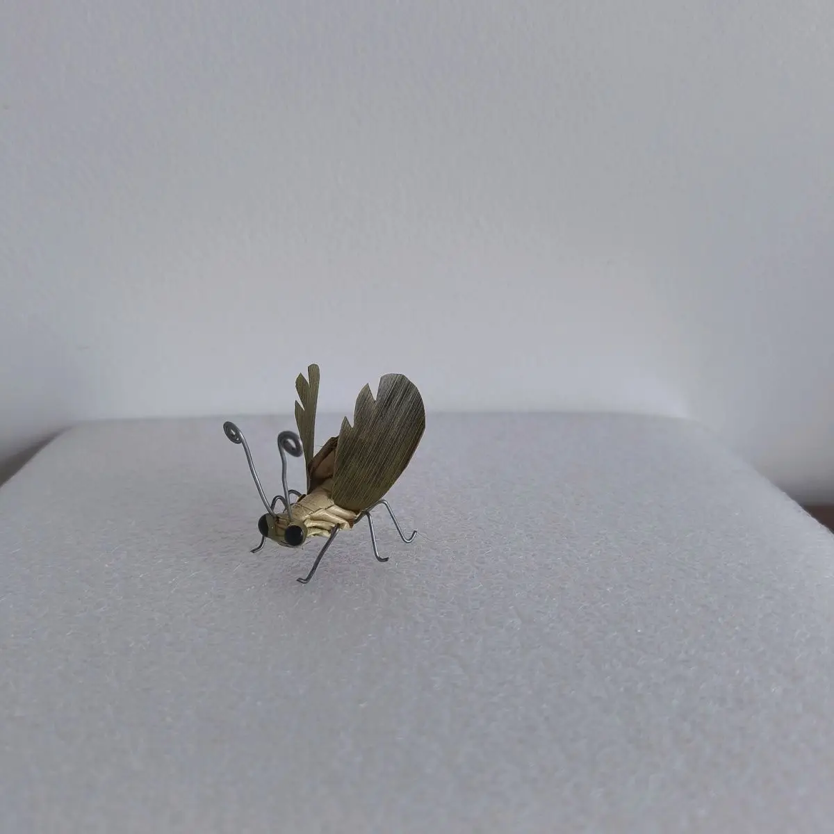 

Поделки ручной работы из коричневой соломы Bee Non-Heritage