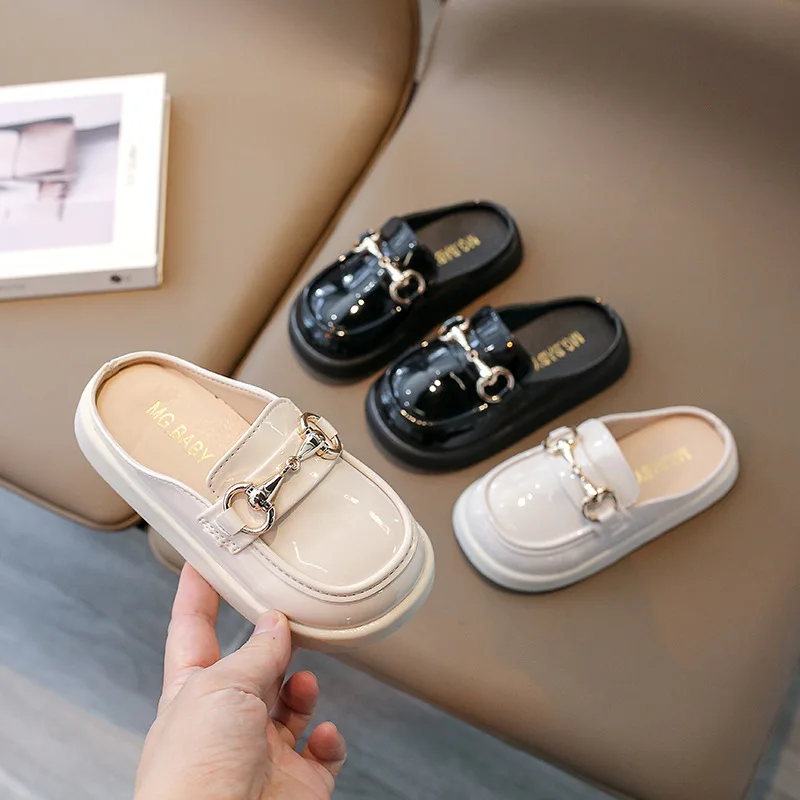 

Размер: 26-36, детские тапочки, летние модные тапочки для девочек, сандалии принцессы, Детские уличные сандалии из лакированной кожи, Повседневная пляжная обувь для студентов