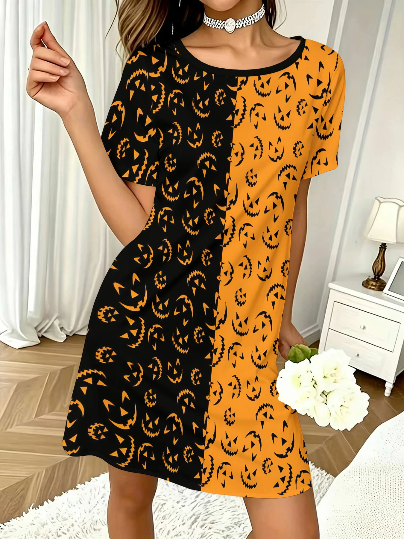 Women's Round Neck Short-Sleeved Dress, Black and Orange Half-Stitched Pumpkin Lantern Ghost Face Halloween All-Over Print Casual Dress