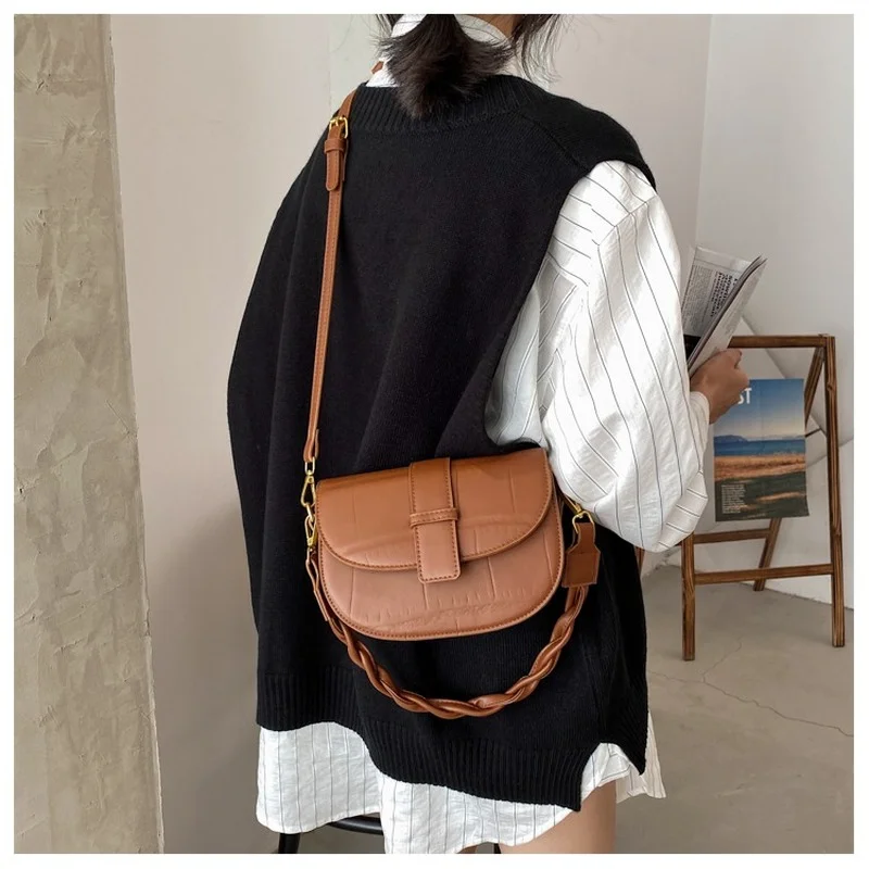 Manufacturers Wholesale 2022 New Trend Bag Shoulder Twist Handle Diagonal Cross Girl Bag Ladies Women's Bag