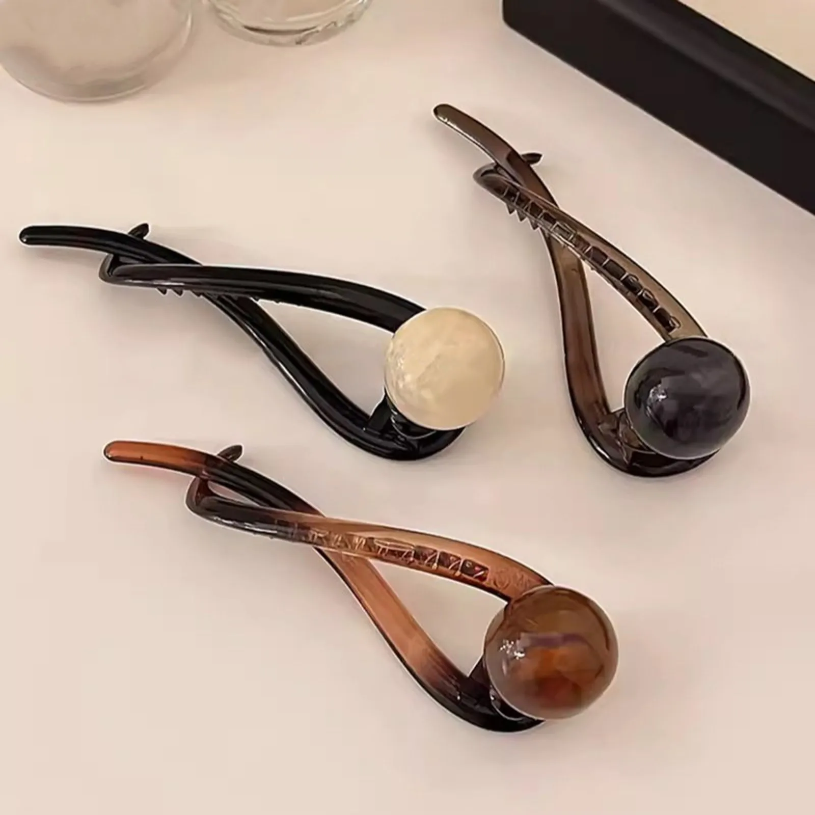 New Fashion Barrettes Retro S Shape Ponytail Twist Hair Clips Hairpins Twisted Hollow Out Shark Clips Headdress Hair Accessories