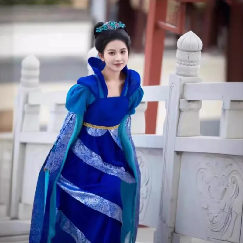 

The Longkui blue performance features a wide-sleeved flowing fairy dress for Han Dynasty This is an ancient and elegant