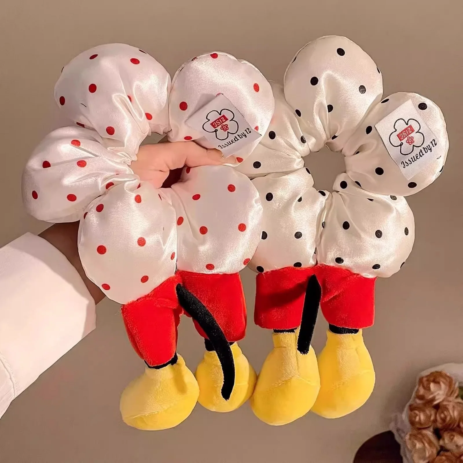 1 Stück niedlicher Cartoon-Puppen-Haargummi, gepunktete Blume – geformter Haargummi, lustiges und Kawaii-Haar-Accessoire für Mädchen – Detail 5
