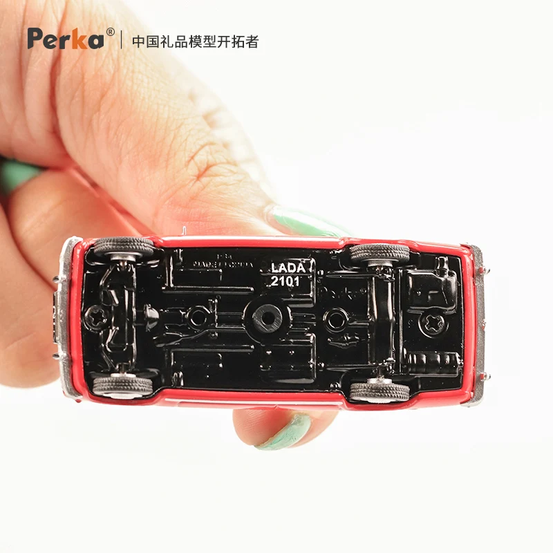 Perka 1/64 Classic Old Car The Former Soviet LADA2101 Car Alloy Motor Vehicle Diecast Metal Model Kids Xmas Gift Toys for Boys